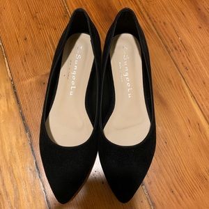 Pointed Black Flats with Kitten Heel